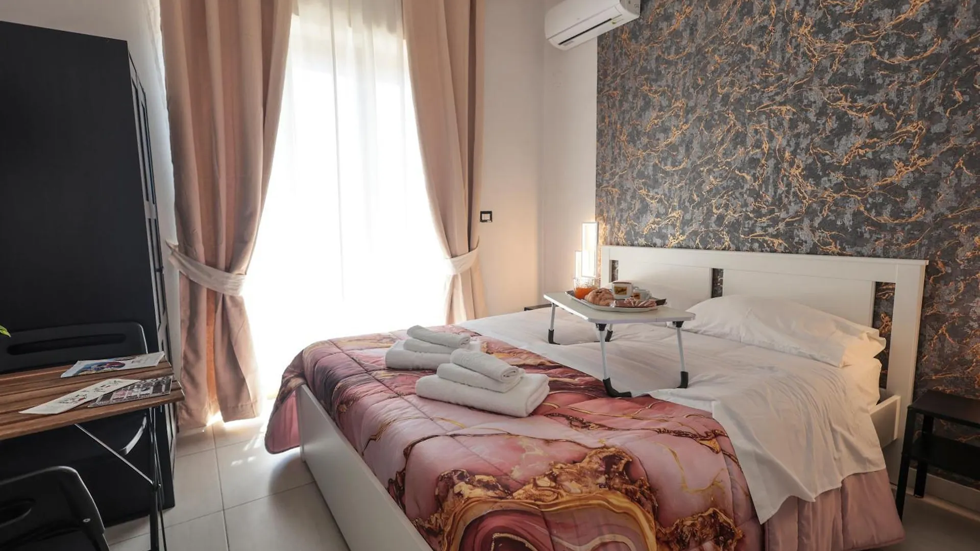 A Cartulina E Napule Bed & Breakfast Naples 0*,  Italy