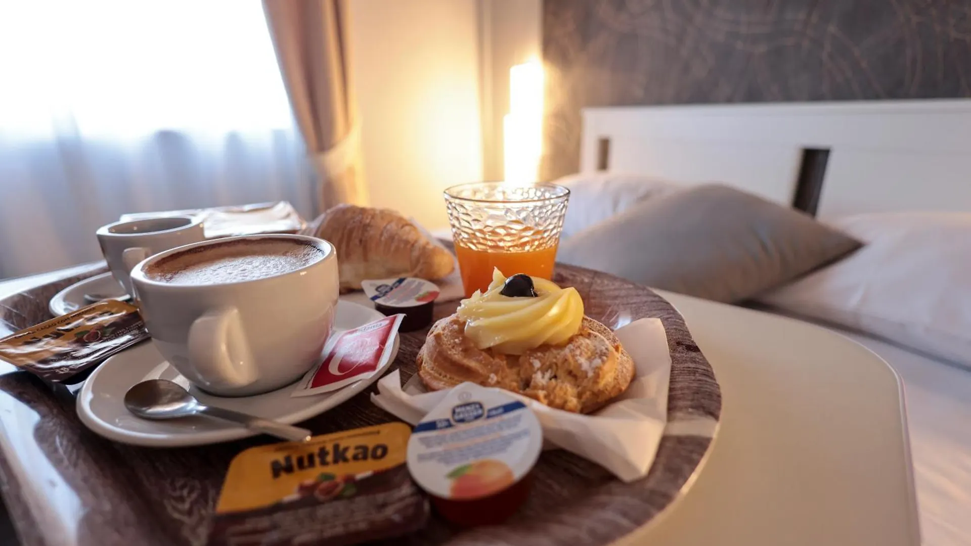 A Cartulina E Napule Bed & Breakfast Naples 0*,  Italy